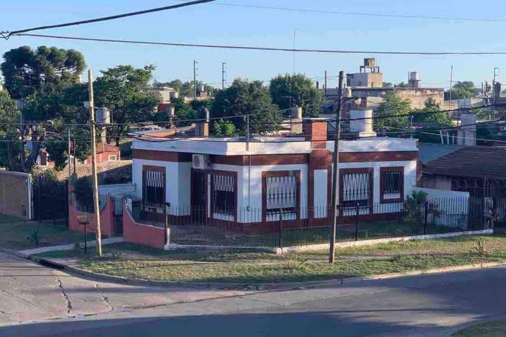 Casa Hotel Cactus 15 Minutos Desde Ezeiza. 蒙特格兰德 外观 照片